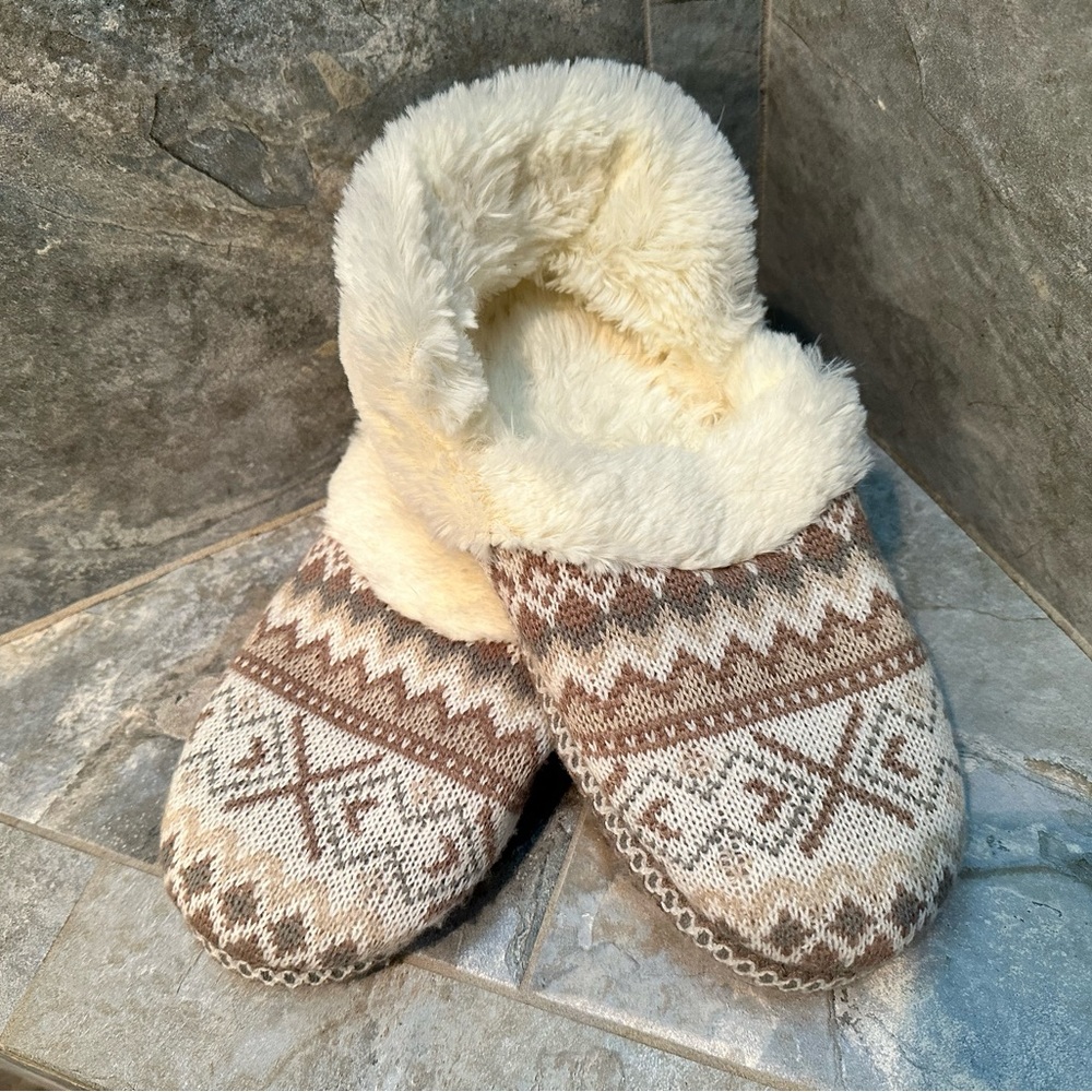 Muk Luk slippers sweater pattern with fur detail